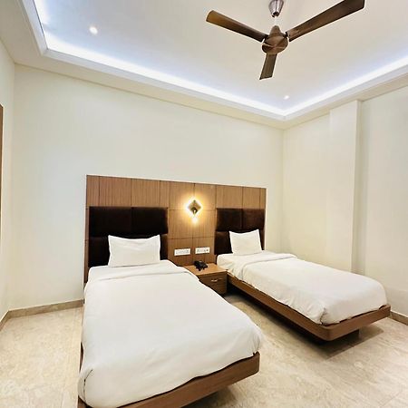Hotel Lotus Inn Sirsa Ngoại thất bức ảnh