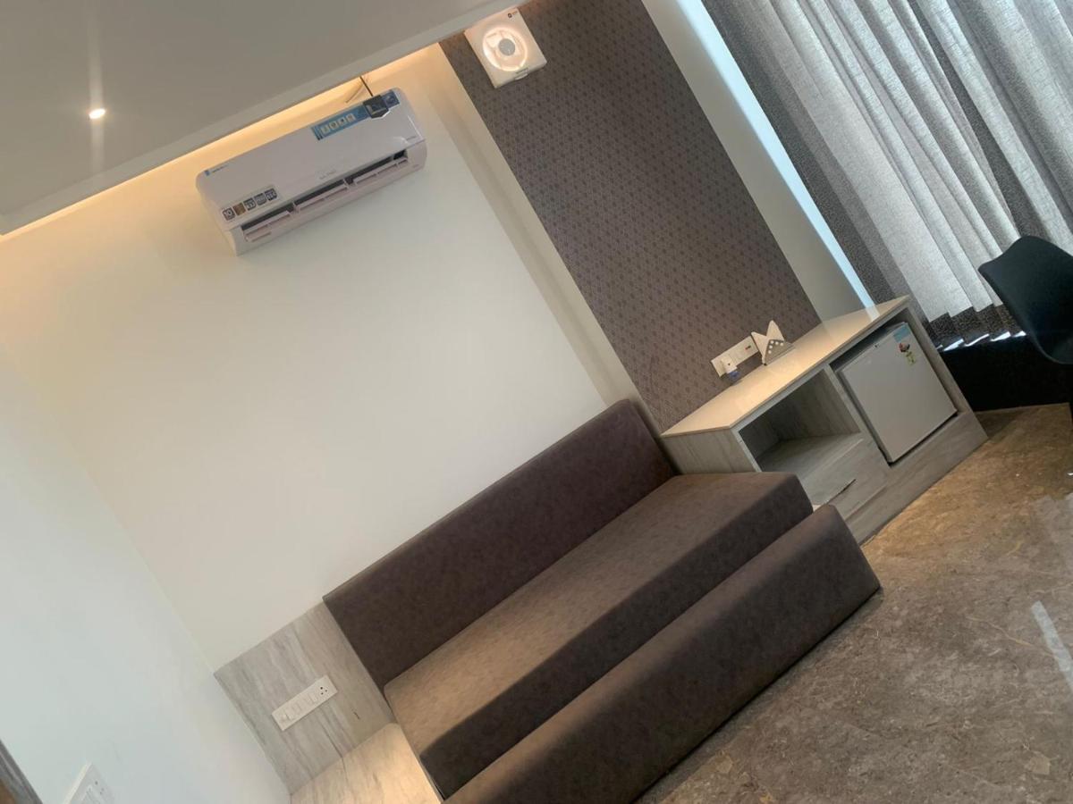 Hotel Lotus Inn Sirsa Ngoại thất bức ảnh