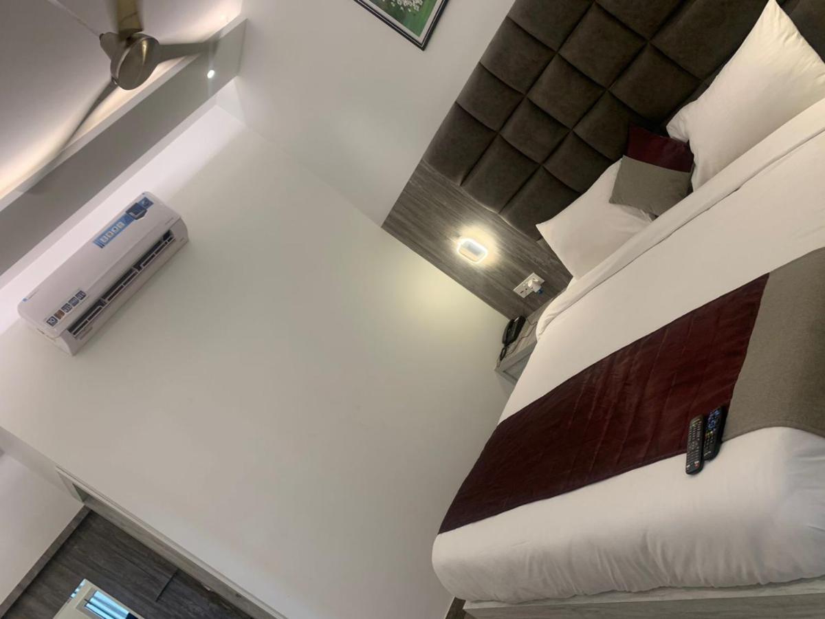 Hotel Lotus Inn Sirsa Ngoại thất bức ảnh