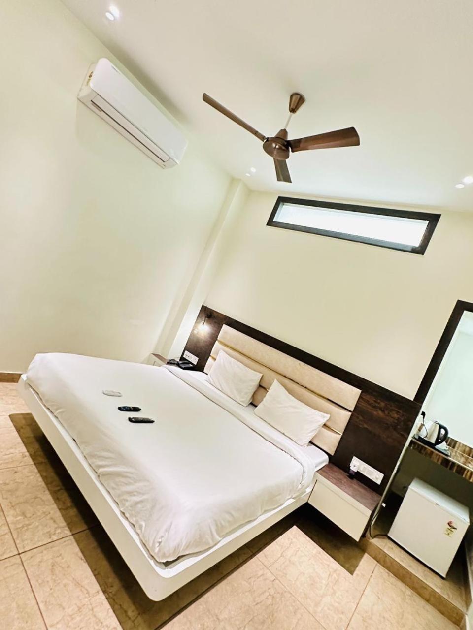 Hotel Lotus Inn Sirsa Ngoại thất bức ảnh