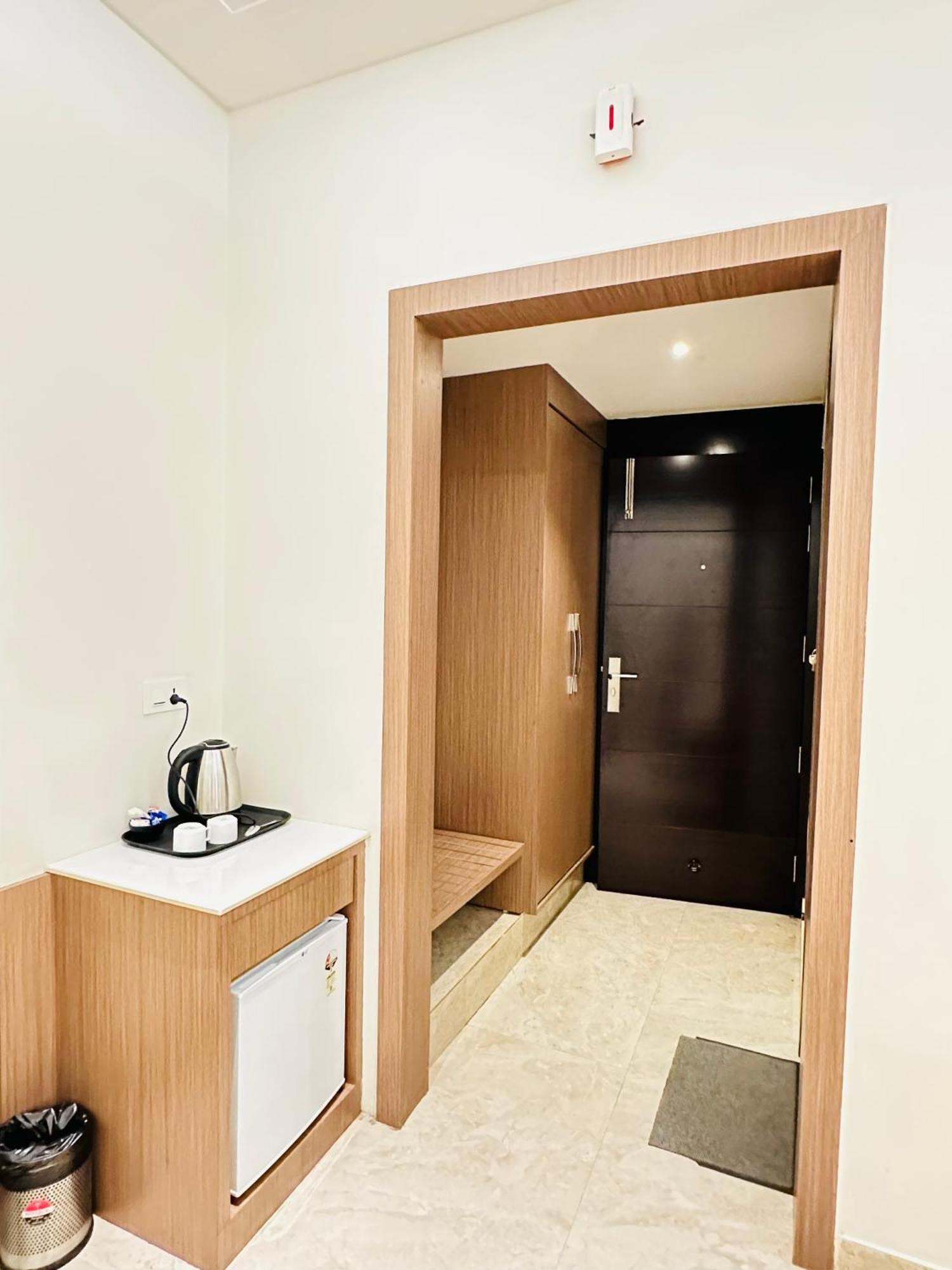 Hotel Lotus Inn Sirsa Ngoại thất bức ảnh